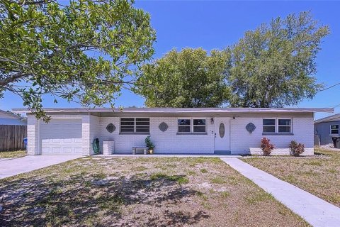 Casa en alquiler en Tampa, Florida, 3 dormitorios, 107.86 m2 № 1903889 - foto 1