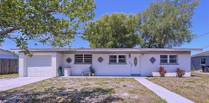 House in Tampa, Florida 3 bedrooms, 107.86 sq.m. № 1903889