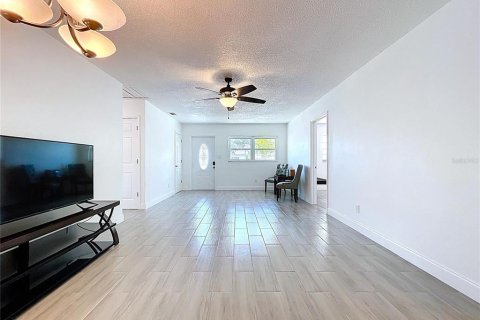 Casa en alquiler en Tampa, Florida, 3 dormitorios, 107.86 m2 № 1903889 - foto 12