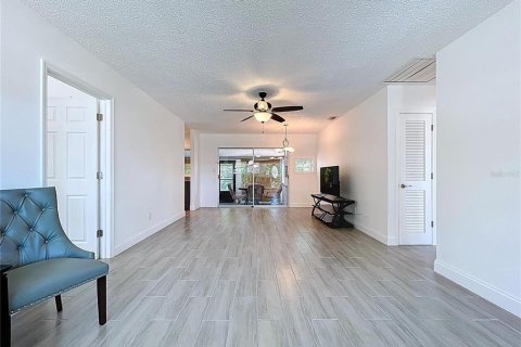 Casa en alquiler en Tampa, Florida, 3 dormitorios, 107.86 m2 № 1903889 - foto 13