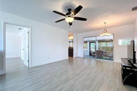 Casa en alquiler en Tampa, Florida, 3 dormitorios, 107.86 m2 № 1903889 - foto 14