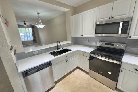 Touwnhouse à louer à Plantation, Floride: 2 chambres, 118.91 m2 № 1939136 - photo 5