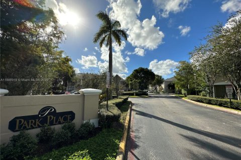 Touwnhouse à louer à Plantation, Floride: 2 chambres, 118.91 m2 № 1939136 - photo 1