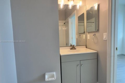 Touwnhouse à louer à Plantation, Floride: 2 chambres, 118.91 m2 № 1939136 - photo 17