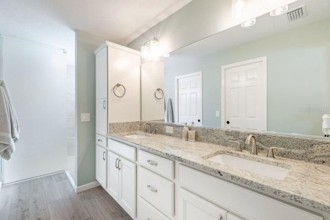 House in The Villages, Florida 3 bedrooms, 152.55 sq.m. № 2116525 - photo 30