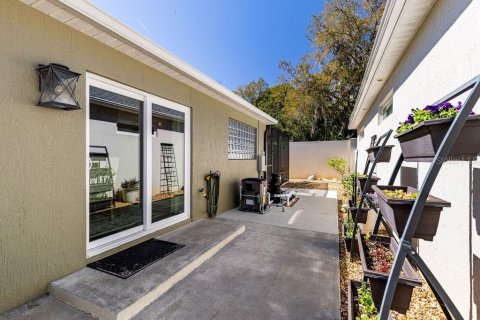 House in The Villages, Florida 3 bedrooms, 152.55 sq.m. № 2116525 - photo 9