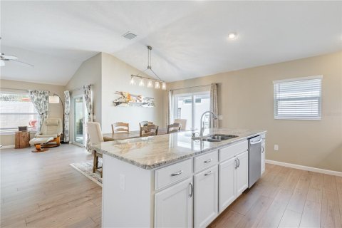 House in The Villages, Florida 3 bedrooms, 152.55 sq.m. № 2116525 - photo 20