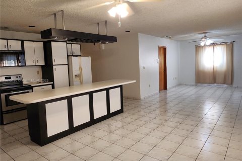 Villa ou maison à louer à Miami, Floride: 3 chambres, 289.02 m2 № 1956318 - photo 5