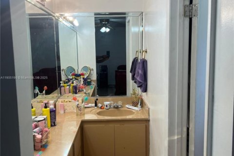 Villa ou maison à louer à Miami, Floride: 3 chambres, 289.02 m2 № 1956318 - photo 10