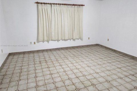 Villa ou maison à louer à Miami, Floride: 3 chambres, 289.02 m2 № 1956318 - photo 8