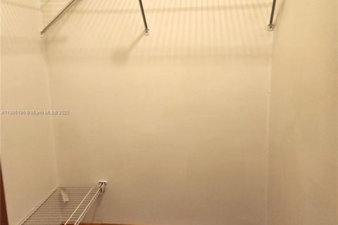 Villa ou maison à louer à Miami, Floride: 3 chambres, 289.02 m2 № 1956318 - photo 6