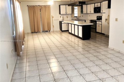 Villa ou maison à louer à Miami, Floride: 3 chambres, 289.02 m2 № 1956318 - photo 7