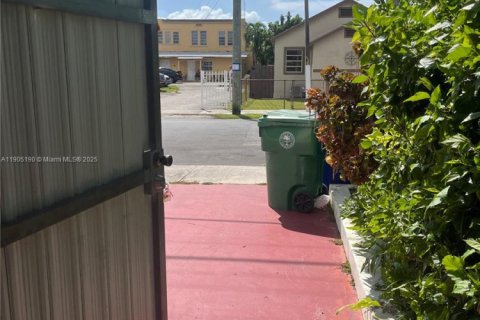 Villa ou maison à louer à Miami, Floride: 3 chambres, 289.02 m2 № 1956318 - photo 11