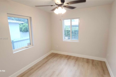 Casa en alquiler en Miami, Florida, 2 dormitorios, 134.89 m2 № 1946125 - foto 10