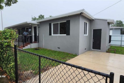 Casa en alquiler en Miami, Florida, 2 dormitorios, 134.89 m2 № 1946125 - foto 13