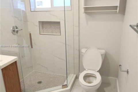 Casa en alquiler en Miami, Florida, 2 dormitorios, 134.89 m2 № 1946125 - foto 7