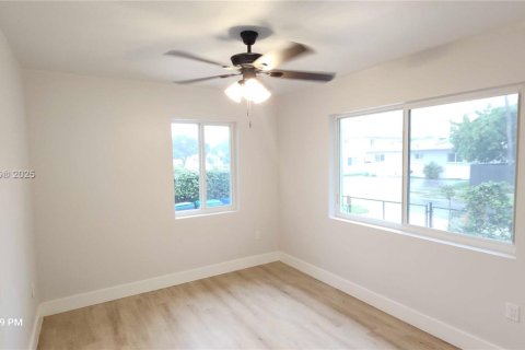 Casa en alquiler en Miami, Florida, 2 dormitorios, 134.89 m2 № 1946125 - foto 11