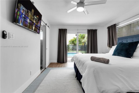 House in Wilton Manors, Florida 3 bedrooms, 163.69 sq.m. № 1942080 - photo 24