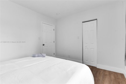 House in Wilton Manors, Florida 3 bedrooms, 163.69 sq.m. № 1942080 - photo 28