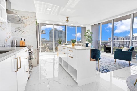 Condo in Hollywood, Florida, 1 bedroom  № 1872606 - photo 16