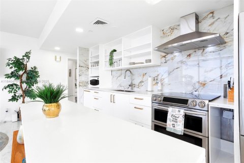 Condo in Hollywood, Florida, 1 bedroom  № 1872606 - photo 13