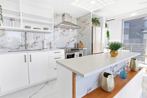 Condo in Hollywood, Florida, 1 bedroom  № 1872606 - photo 17