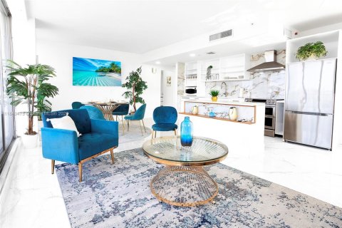 Condo in Hollywood, Florida, 1 bedroom  № 1872606 - photo 6