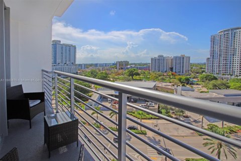 Condo in Hollywood, Florida, 1 bedroom  № 1872606 - photo 21