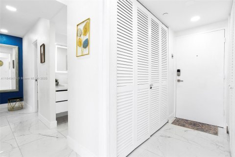 Condo in Hollywood, Florida, 1 bedroom  № 1872606 - photo 24