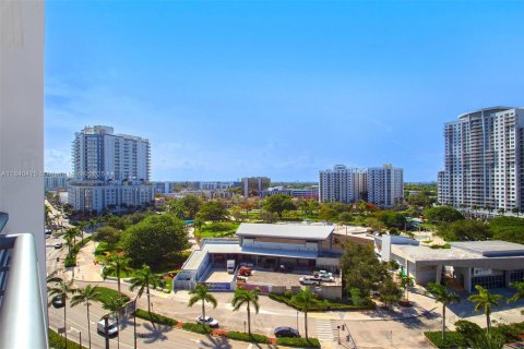 Condo in Hollywood, Florida, 1 bedroom  № 1872606 - photo 23