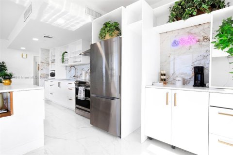 Condo in Hollywood, Florida, 1 bedroom  № 1872606 - photo 10