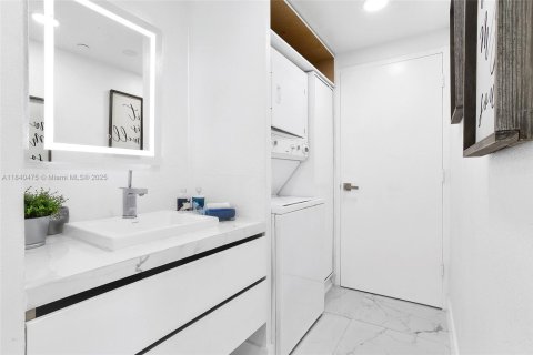 Condo in Hollywood, Florida, 1 bedroom  № 1872606 - photo 26