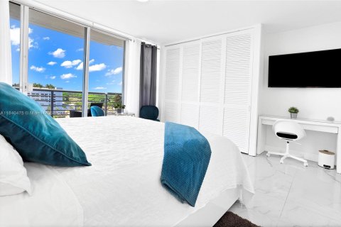 Condo in Hollywood, Florida, 1 bedroom  № 1872606 - photo 28