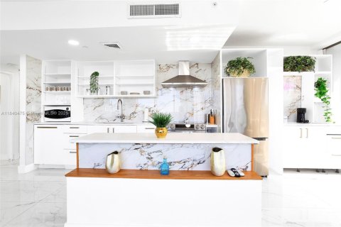 Condo in Hollywood, Florida, 1 bedroom  № 1872606 - photo 18