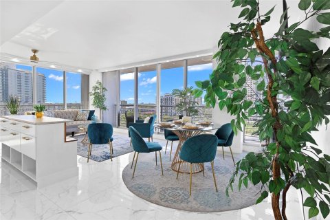 Condo in Hollywood, Florida, 1 bedroom  № 1872606 - photo 1