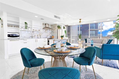 Condo in Hollywood, Florida, 1 bedroom  № 1872606 - photo 2