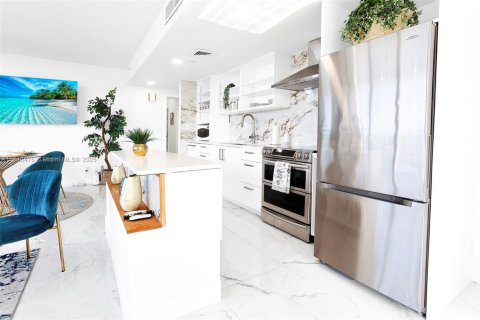 Condo in Hollywood, Florida, 1 bedroom  № 1872606 - photo 14