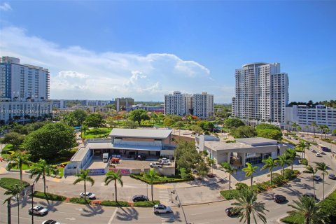 Condo in Hollywood, Florida, 1 bedroom  № 1872606 - photo 22
