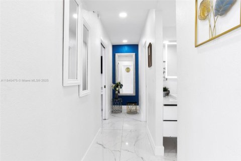 Condo in Hollywood, Florida, 1 bedroom  № 1872606 - photo 25