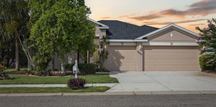 House in Palmetto, Florida 4 bedrooms, 206.99 sq.m. № 1815466