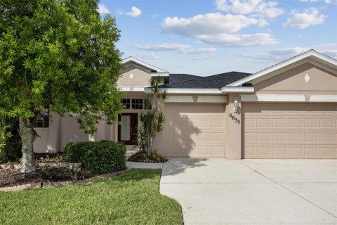 House in Palmetto, Florida 4 bedrooms, 206.99 sq.m. № 1815466 - photo 3