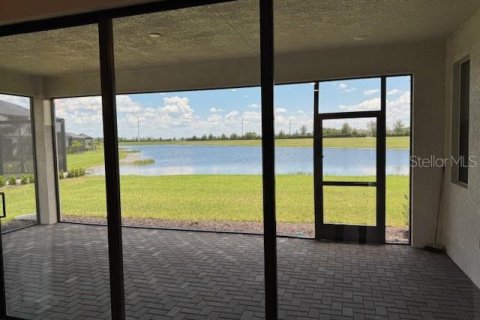 Снять в аренду виллу или дом в Брейдентон, Флорида 2 спальни, 180.42м2, № 1903917 - фото 12