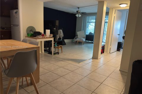 Copropriété à louer à Lauderhill, Floride: 1 chambre, 74.32 m2 № 2085668 - photo 2
