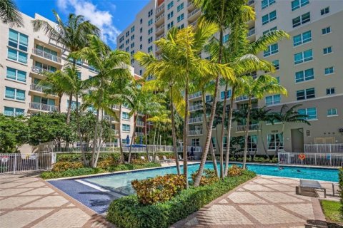 Condo in Miami, Florida, 2 bedrooms  № 2004874 - photo 30