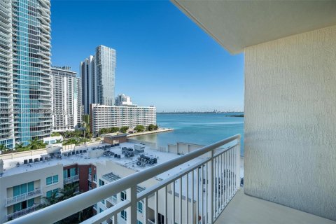 Condo in Miami, Florida, 2 bedrooms  № 2004874 - photo 12
