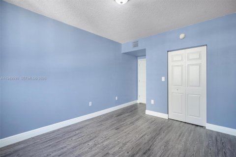 Condo in Miami, Florida, 2 bedrooms  № 2004874 - photo 27