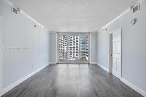 Condo in Miami, Florida, 2 bedrooms  № 2004874 - photo 11