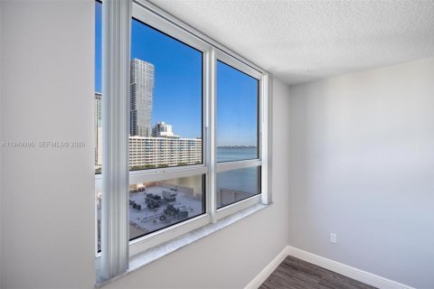 Condo in Miami, Florida, 2 bedrooms  № 2004874 - photo 19