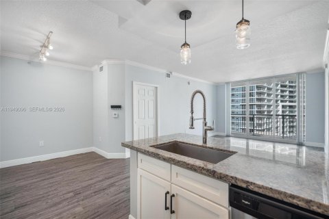 Condo in Miami, Florida, 2 bedrooms  № 2004874 - photo 6