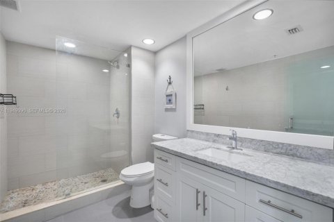 Condo in Miami, Florida, 2 bedrooms  № 2004874 - photo 28